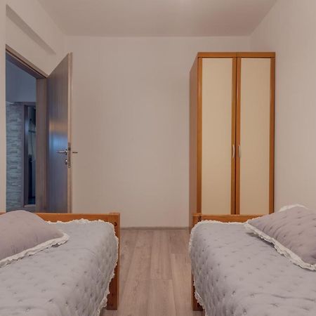 Holiday Home Insulam Mare Trogir Exterior foto
