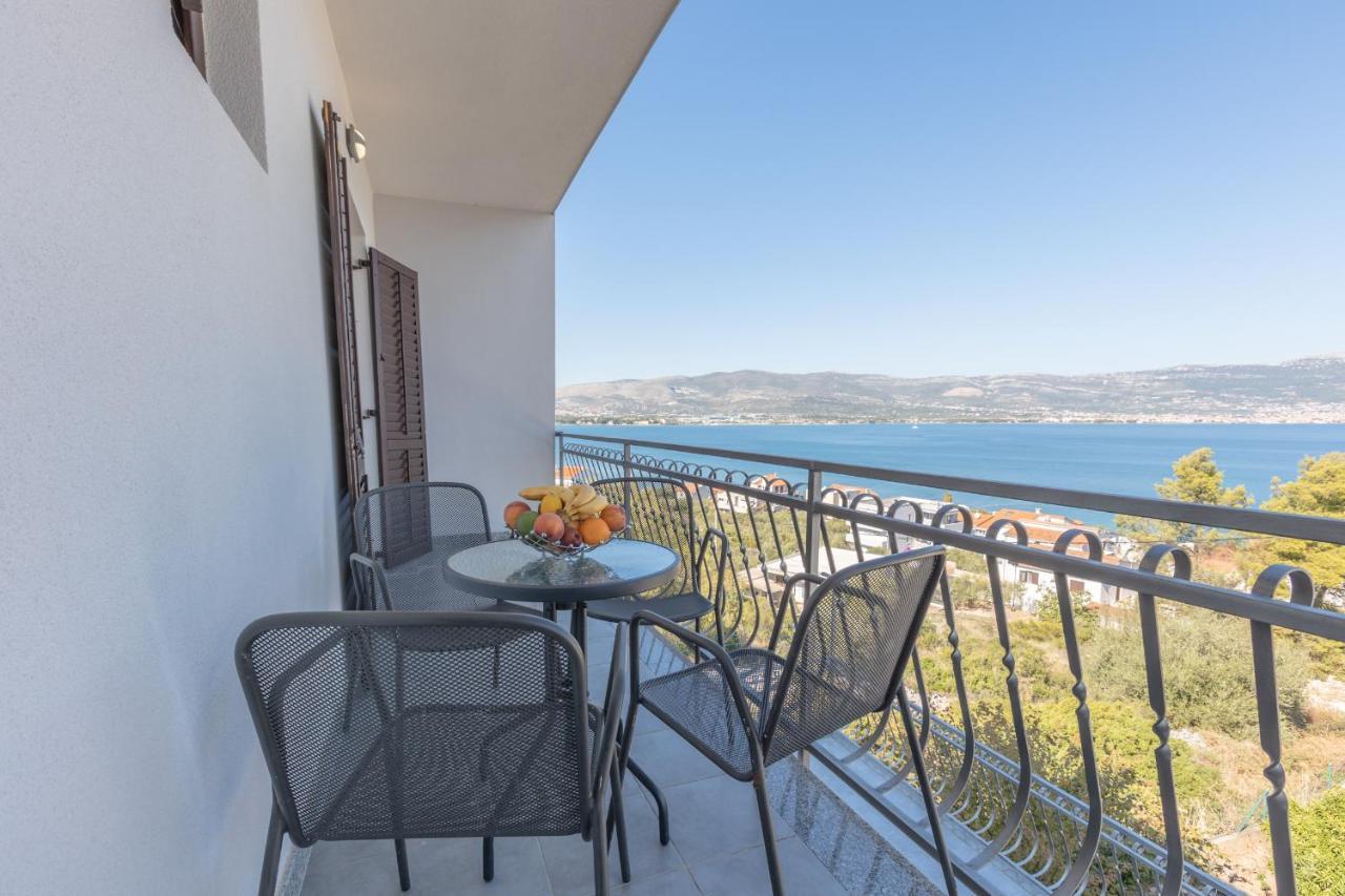 Holiday Home Insulam Mare Trogir Exterior foto