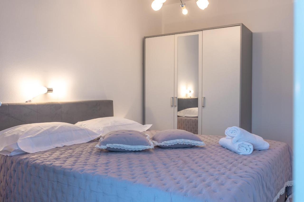Holiday Home Insulam Mare Trogir Exterior foto