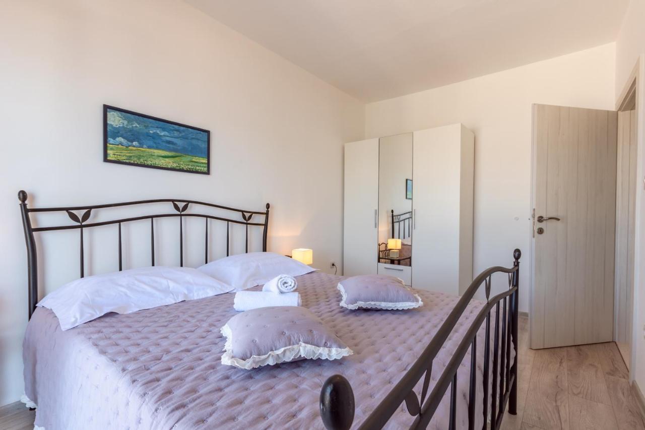 Holiday Home Insulam Mare Trogir Exterior foto