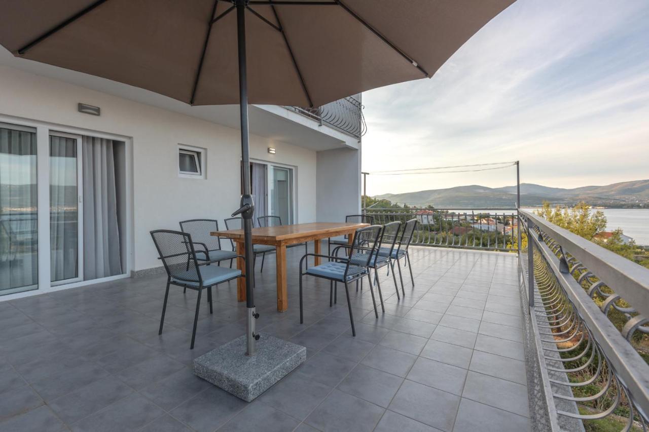 Holiday Home Insulam Mare Trogir Exterior foto