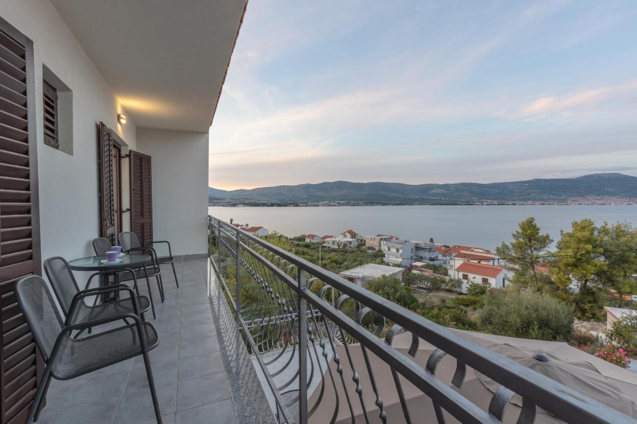 Holiday Home Insulam Mare Trogir Exterior foto