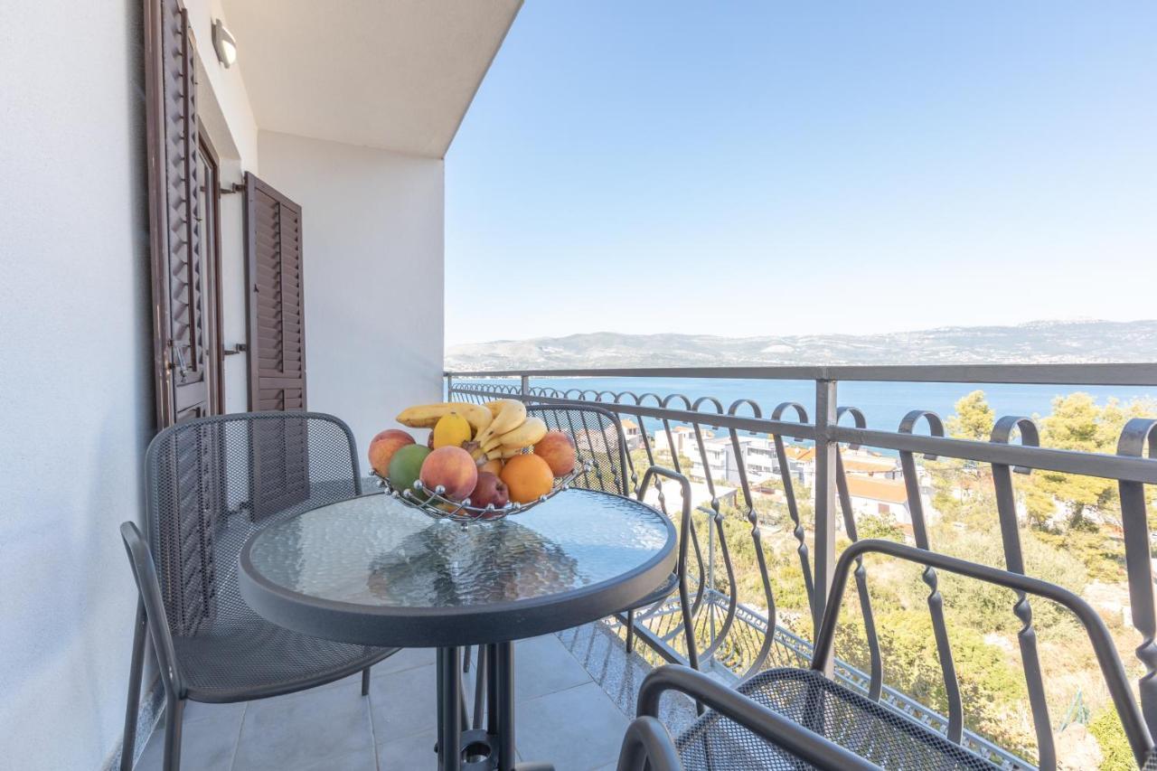 Holiday Home Insulam Mare Trogir Exterior foto
