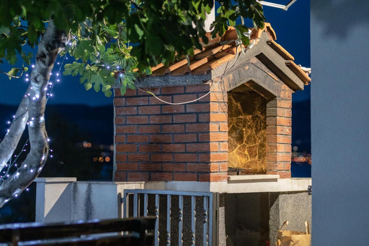 Holiday Home Insulam Mare Trogir Exterior foto
