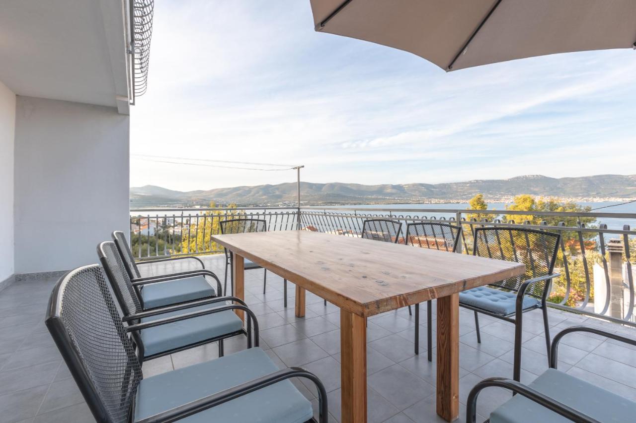 Holiday Home Insulam Mare Trogir Exterior foto