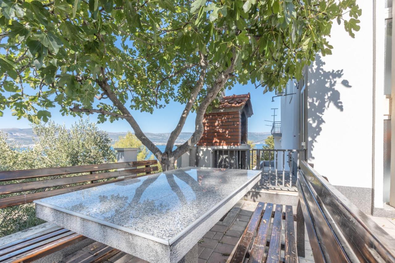 Holiday Home Insulam Mare Trogir Exterior foto