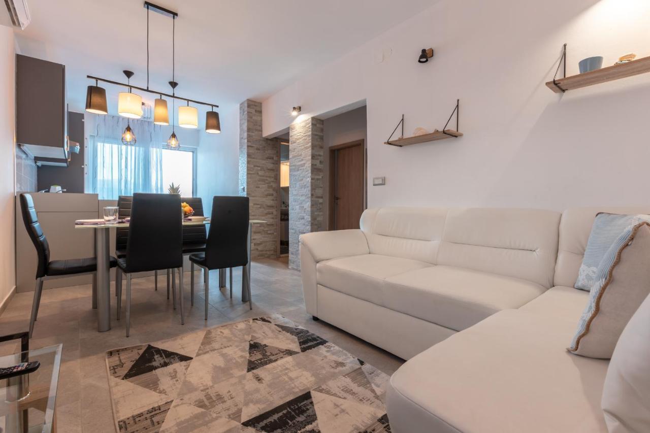 Holiday Home Insulam Mare Trogir Exterior foto